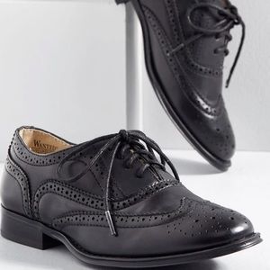 Women’s black Oxford shoes